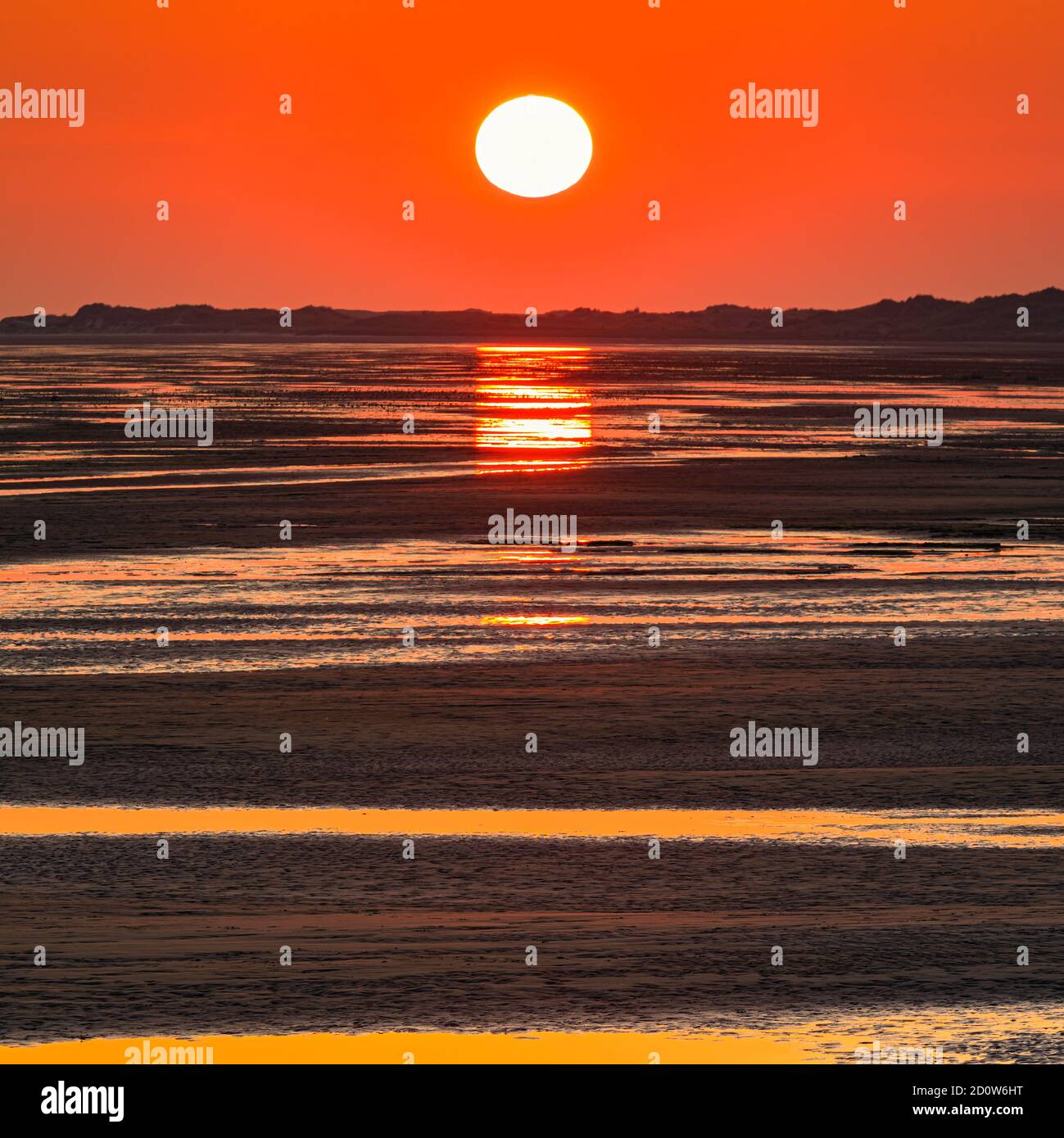 Sonnenuntergang auf der niederländischen Wattenmeerinsel Terschelling, in Friesland., Niederlande. Stockfoto