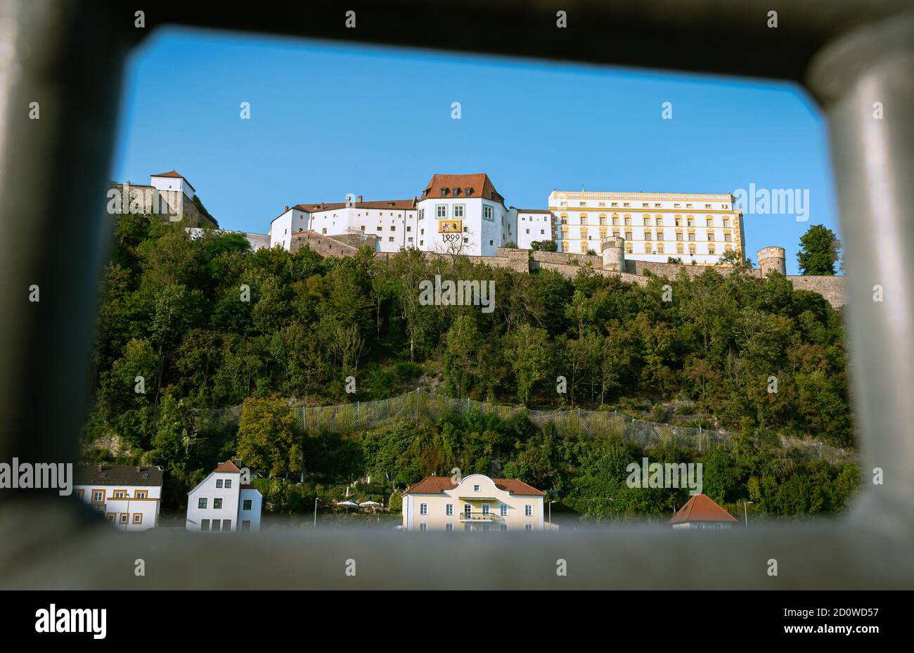 Panoramablick auf die Veste Oberhaus im Sommer, Passau, Deutschland Stockfoto