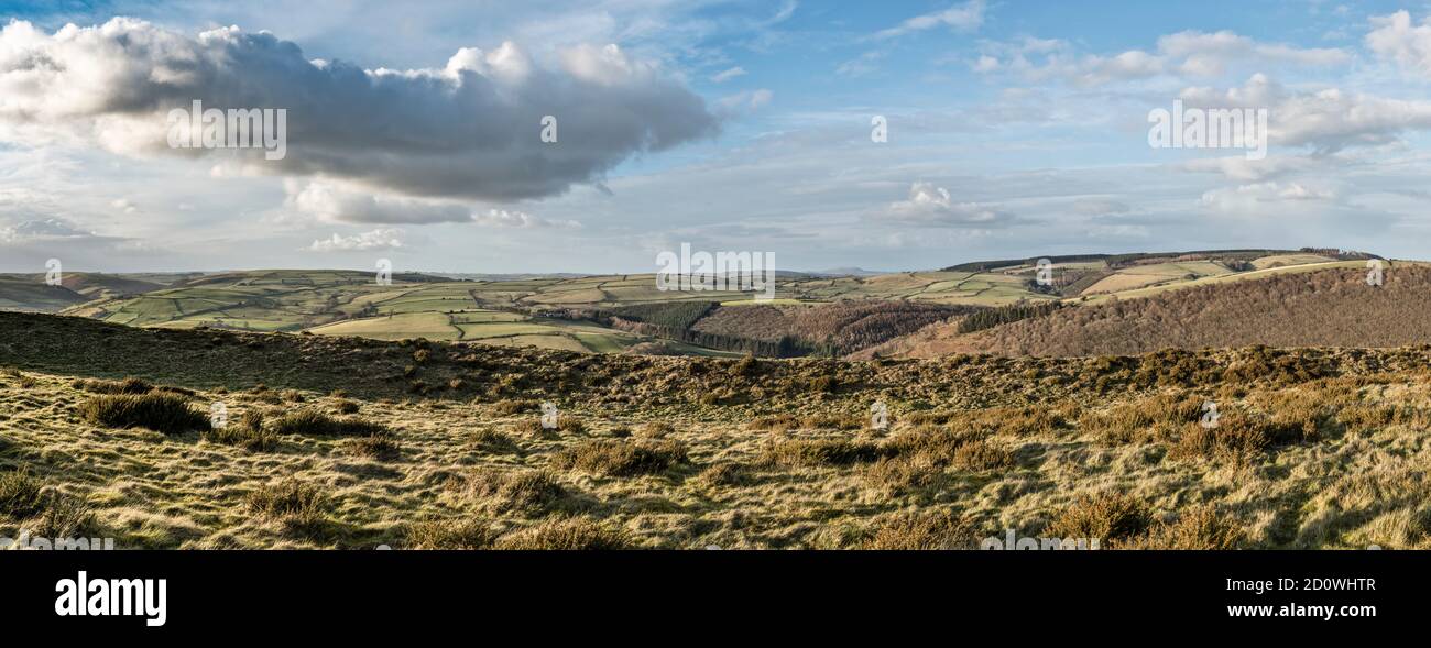 Im Inneren des Hügels der Eisenzeit von Caer Caradoc (etwa aus dem Jahr 500 v. Chr.) über dem Dorf Chapel Lawn, in der Nähe von Clun im Süden Shropshire, Großbritannien Stockfoto