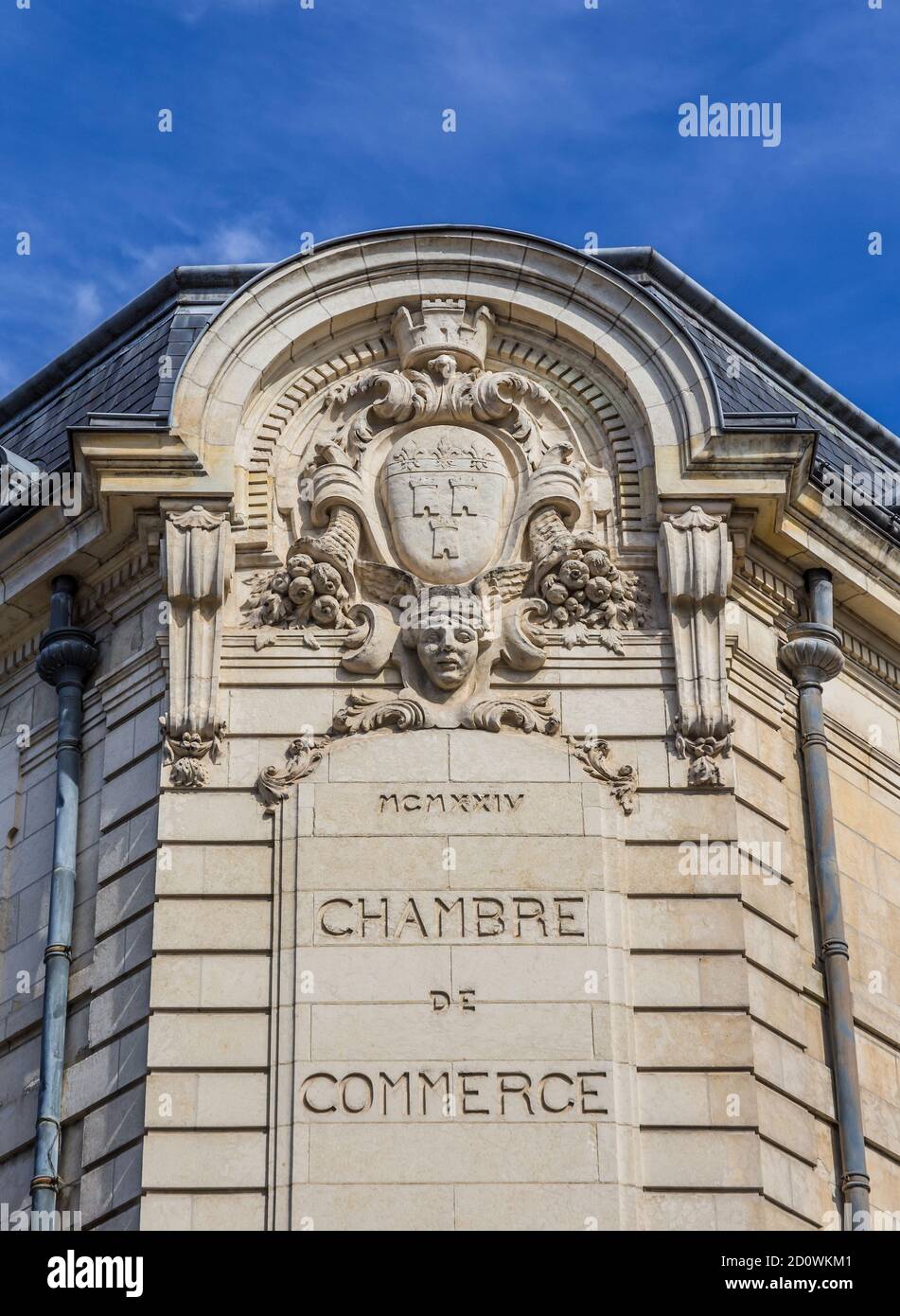 Kunstvolle Details über das ehemalige Gebäude der Handelskammer von 1924, Tours, Indre-et-Loire, Frankreich. Stockfoto