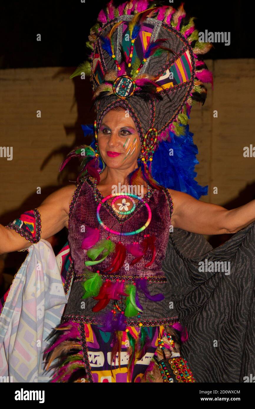 MANISES (Valencia), SPANIEN - 5. JULI: Nicht identifizierte Teilnehmer bei Fiesta Moros und Cristianos, Kostümparade auf den Straßen von Manises, 5. Juli 2019, Stockfoto