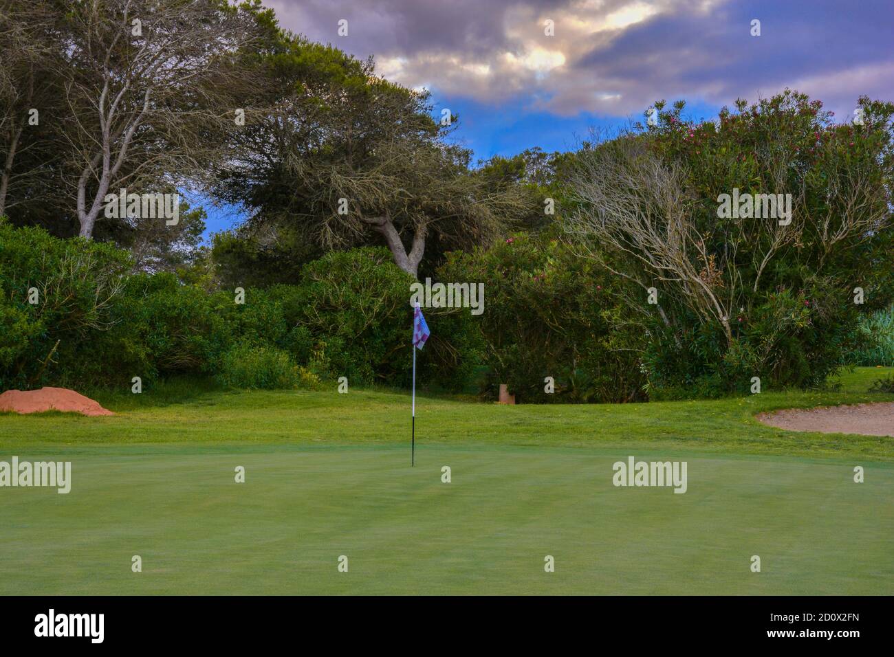 Panorama Blick auf den Golfplatz mit schönen Putting Green. Stockfoto