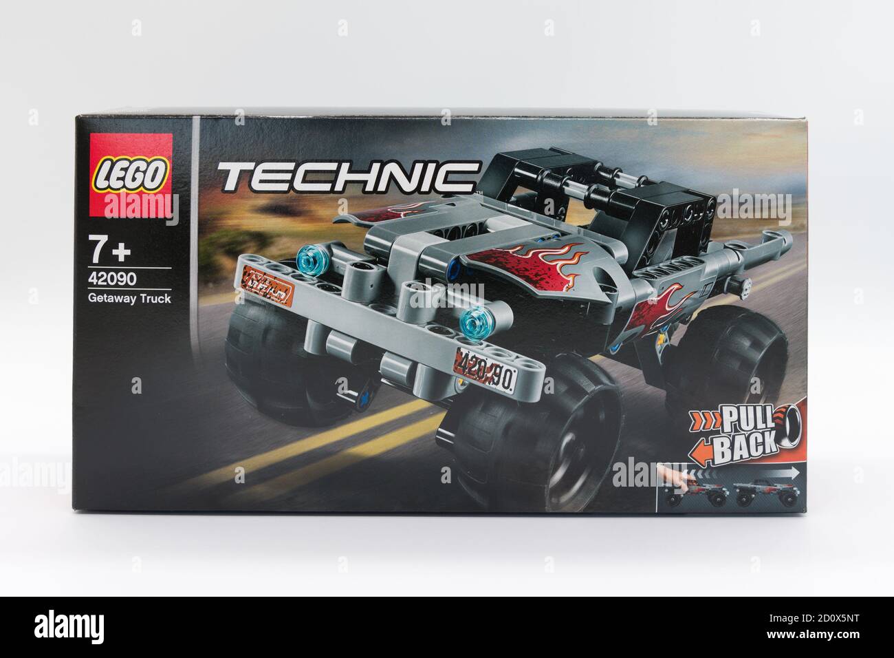 Irvine, Schottland, Großbritannien - 01. Oktober 2020: LEGO Technic gebrandeten Kinder-Selbstbau-Kurzurlaub-LKW Teil der Pull-Back-Serie im Alter von sieben Jahren pl Stockfoto