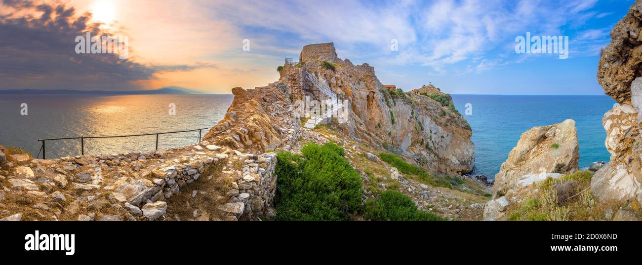 Die verlassene Festung von Kastro in Skiathos Insel, Sporaden, Griechenland. Stockfoto