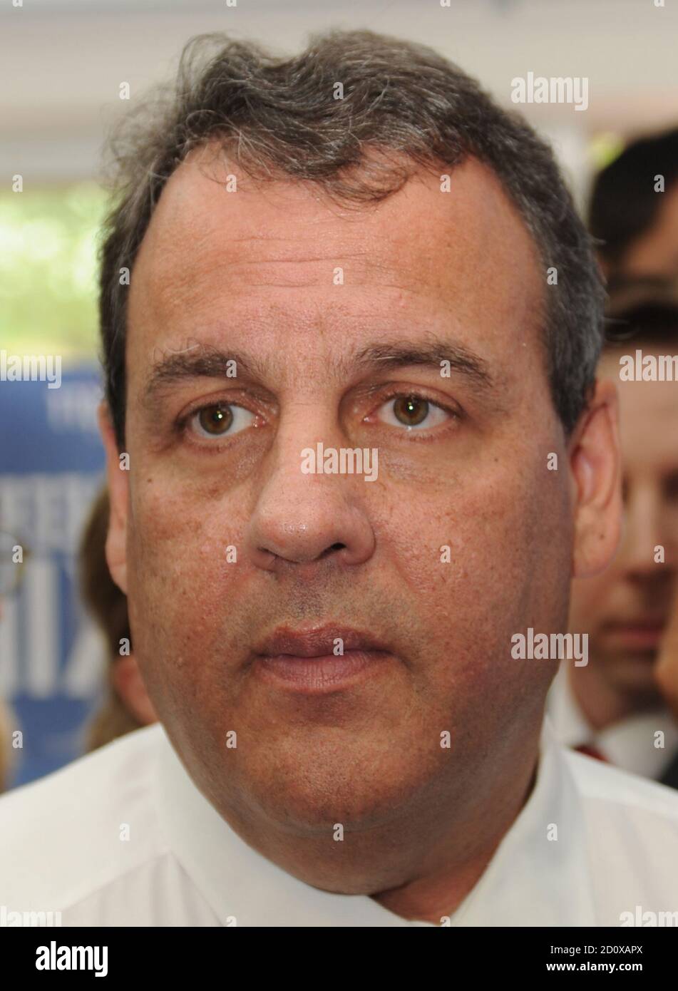 BOCA RATON, FL - OKTOBER 08: New Jersey Gov. Chris Christie stolpert mit Florida Gov. Rick Scott, als sie ein Boca Raton Außendienstbüro während Scotts Wiederwahlkampf am 8. Oktober 2014 in Boca Raton, Florida besuchen. Scott ist in einem engen Rennen gegen die ehemalige Gov gesperrt. Charlie Cris Menschen: New Jersey Gouverneur. Chris Christie Kredit: Storms Media Group/Alamy Live Nachrichten Stockfoto