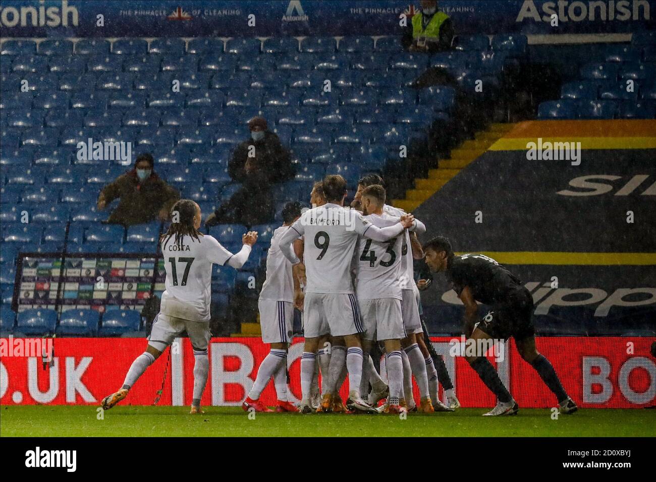 Leeds, Großbritannien. Oktober 2020. Leeds United Stürmer Rodrigo Moreno (20) erzielt ein Tor 1-1 und Leeds United Spieler feiern während der englischen Meisterschaft Premier League Fußballspiel zwischen Leeds United und Manchester City am 3. Oktober 2020 in Elland Road in Leeds, England - Foto Simon Davies / ProSportsImages / DPPI Kredit: Lm/DPPI/Simon Davies/Alamy Live News Credit: Gruppo Editoriale LiveMedia/Alamy Live News Stockfoto