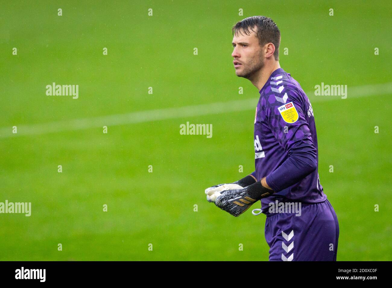 Riverside Stadium, Middlesbrough, Cleveland, Großbritannien. Oktober 2020. English Football League Championship Football, Middlesbrough Versus Barnsley; Marcus Bettinelli von Middlesbrough FC beim Betrachten der Action vor ihm Credit: Action Plus Sports/Alamy Live News Stockfoto