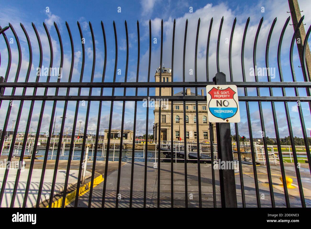 US-Regierung Eigentum kein Trespassing Zeichen an der American Soo Schleusen in Sault Ste Marie, Michigan in den Vereinigten Staaten. Stockfoto