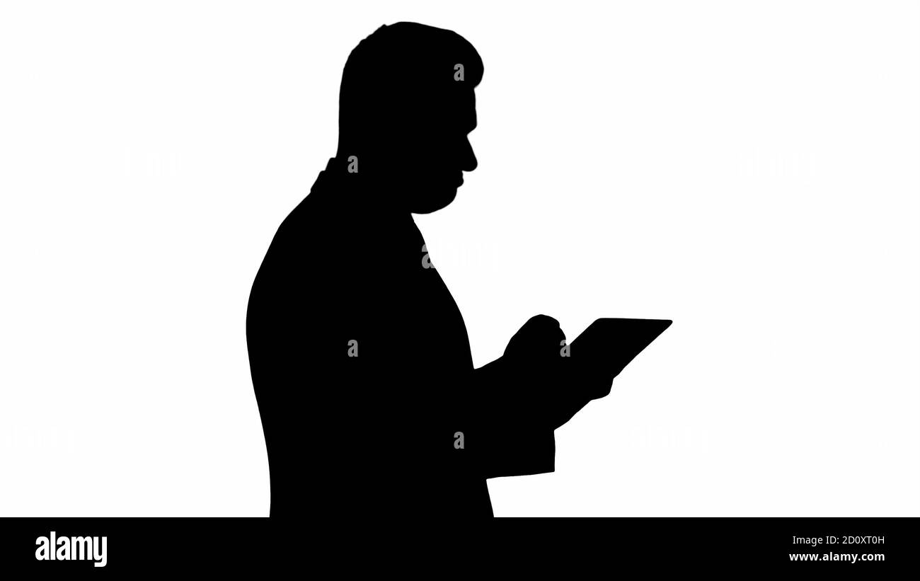 Silhouette Smart Senior Geschäftsmann mit einem Technologie-Tablet. Stockfoto
