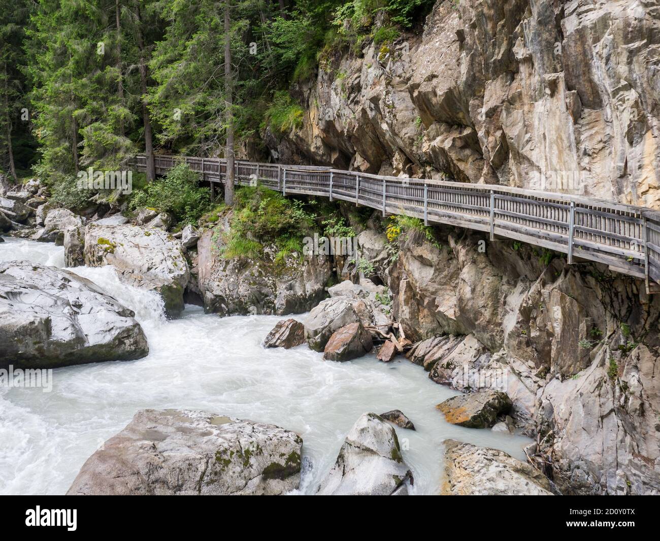 Blick auf die Weller Brücke über die Ötztaler Ache, Ötz, Tirol, Österreich Stockfoto