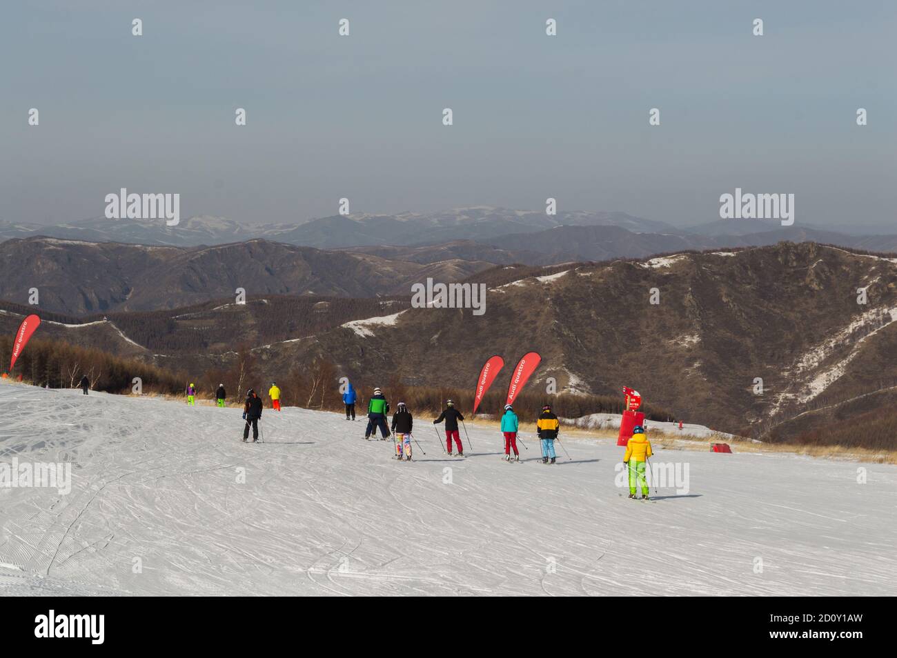 Zhangjiakou, Provinz Hebei / China - 13. Februar 2015: Genting Olympic Resort, verschneiten Bergresort, die Gastgeber Skifahren und Snowboarden Veranstaltungen Stockfoto