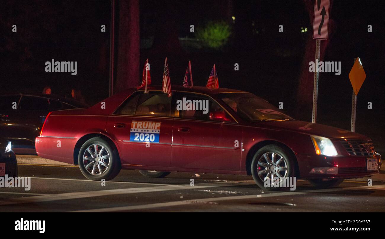 Trump 2020 Auto-Schild am Walter Reed Military Medical Center in Bethesda Maryland, wo US-Präsident Trump wegen Covid 19 behandelt wurde. Oktober 2020 Stockfoto