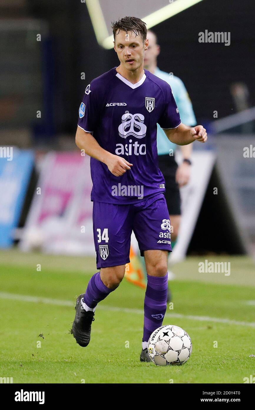 Arnhem, Niederlande. August 2020. ARNHEM, 03-10-2020, Stadion Gelredome, Fußball, Saison 2020/2021, Eredivisie, Herakles Almelo Spieler Jeff Hardeveld während des Spiels Vitesse - Herakles Almelo Credit: Pro Shots/Alamy Live News Stockfoto