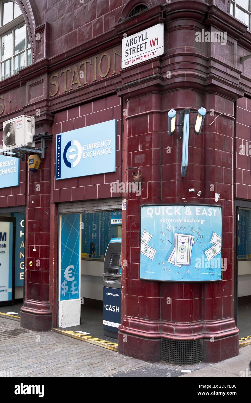 dh Devisenwechsel STADT LONDON ENGLAND UK Devisengeschäft Stockfoto