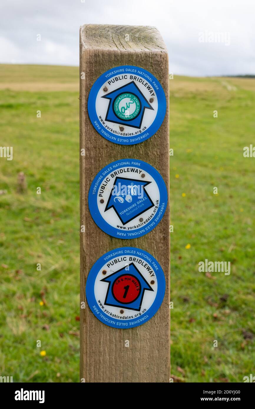Wanderpfadmarkierungen auf Crosby Ravensworth Fell, Yorkshire Dales, England - Coast to Coast Walk, Kings Meaburn und Maulds Meaburn Walks, CR & MM Walks Stockfoto