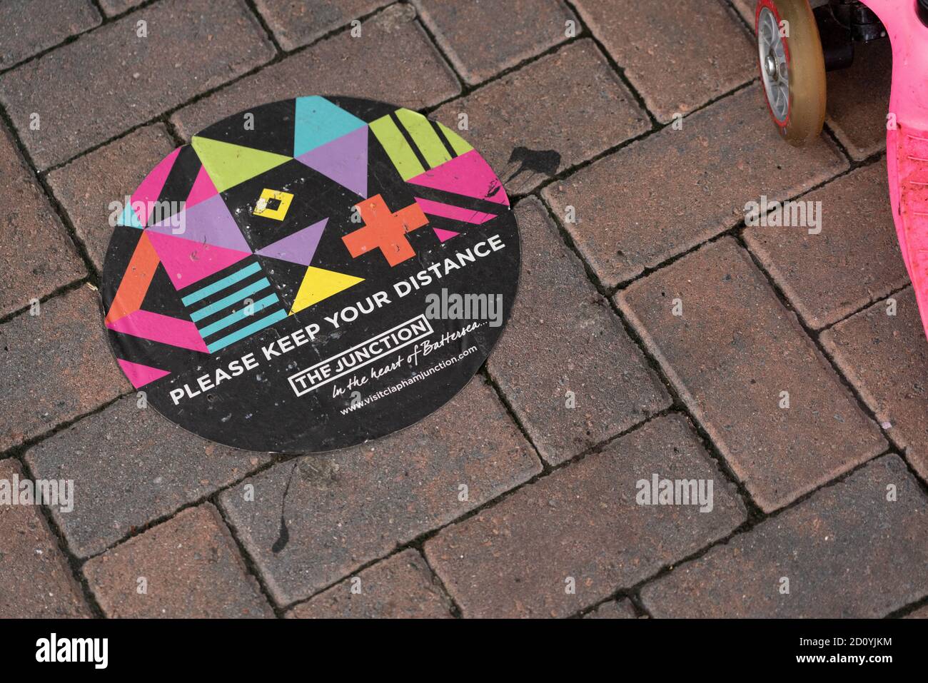 Bitte halten Sie Abstand Stockfoto