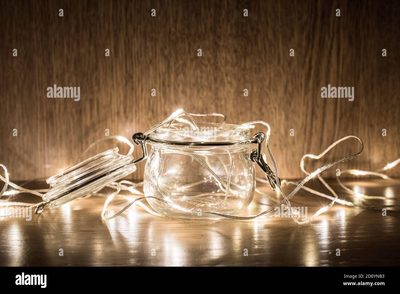 Märchen LED Lichter in einem Glas mit Deckel Stockfoto