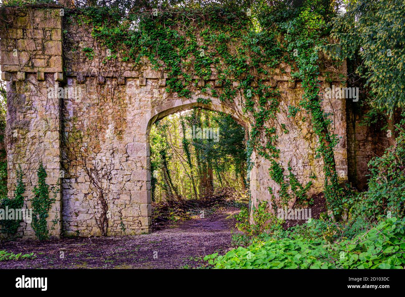 Gwrych Castle Gartenbogen Stockfoto