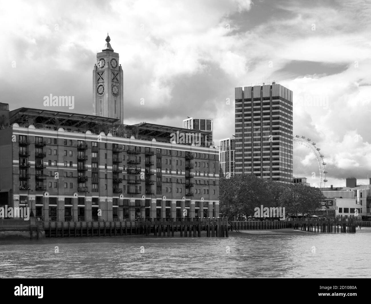 Oxo Tower Wharf, One Blackfriars on Londons River Thames Embankment, Borough of Southwark.Sea Containers Building. Die Vase und der Shard. Art Déco. Stockfoto