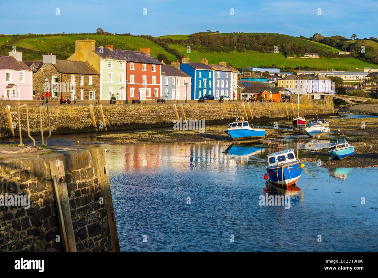 Aberaeron, Cardigan Bay, eine farbenfrohe georgianische Hafenstadt an der Cardigan Bay Küste von Ceredigion West Wales Stockfoto