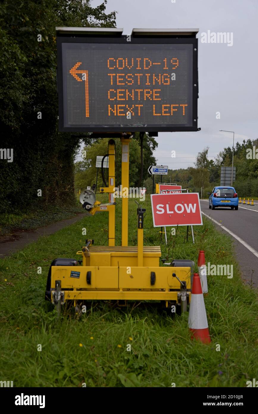 Schild am Eingang des Teststandorts Telford Covid im Ironbridge Park und Fahrt. Oktober 2020 Stockfoto