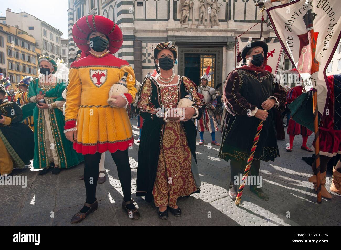 Florenz, Italien - 2020. September 26: Figuranten in Kostümen der Florentiner Republik während der historischen Reenactment "Bacco Artigiano 2020 Festival Stockfoto