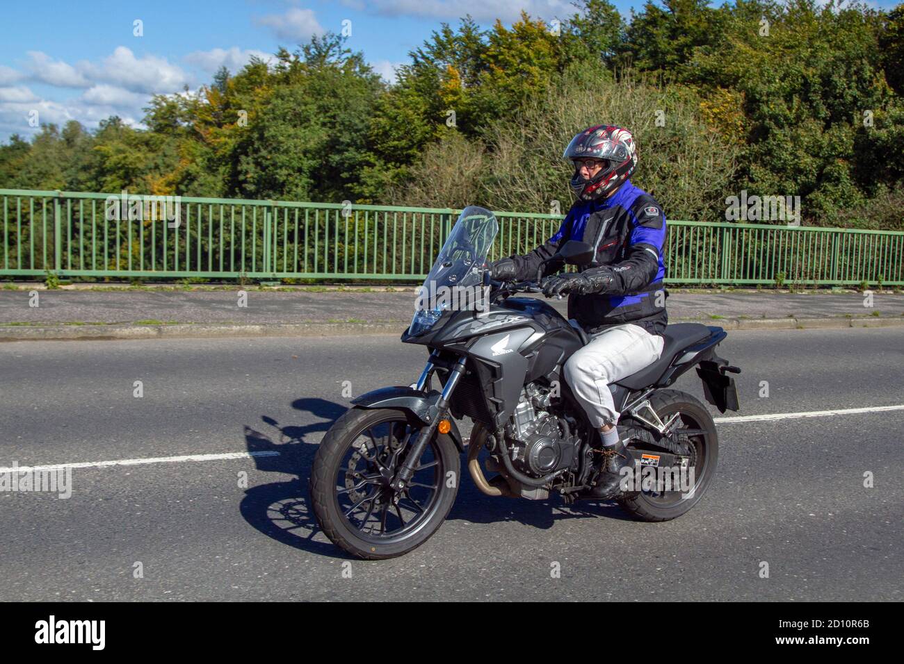 2020 grau Honda CB 500 Xa-K MJ20XKN; Motorradfahrer; zweirädrige Transport, Motorräder, Fahrzeug, Straßen, Motorräder, Radfahrer motoring in Chorley, UK Stockfoto