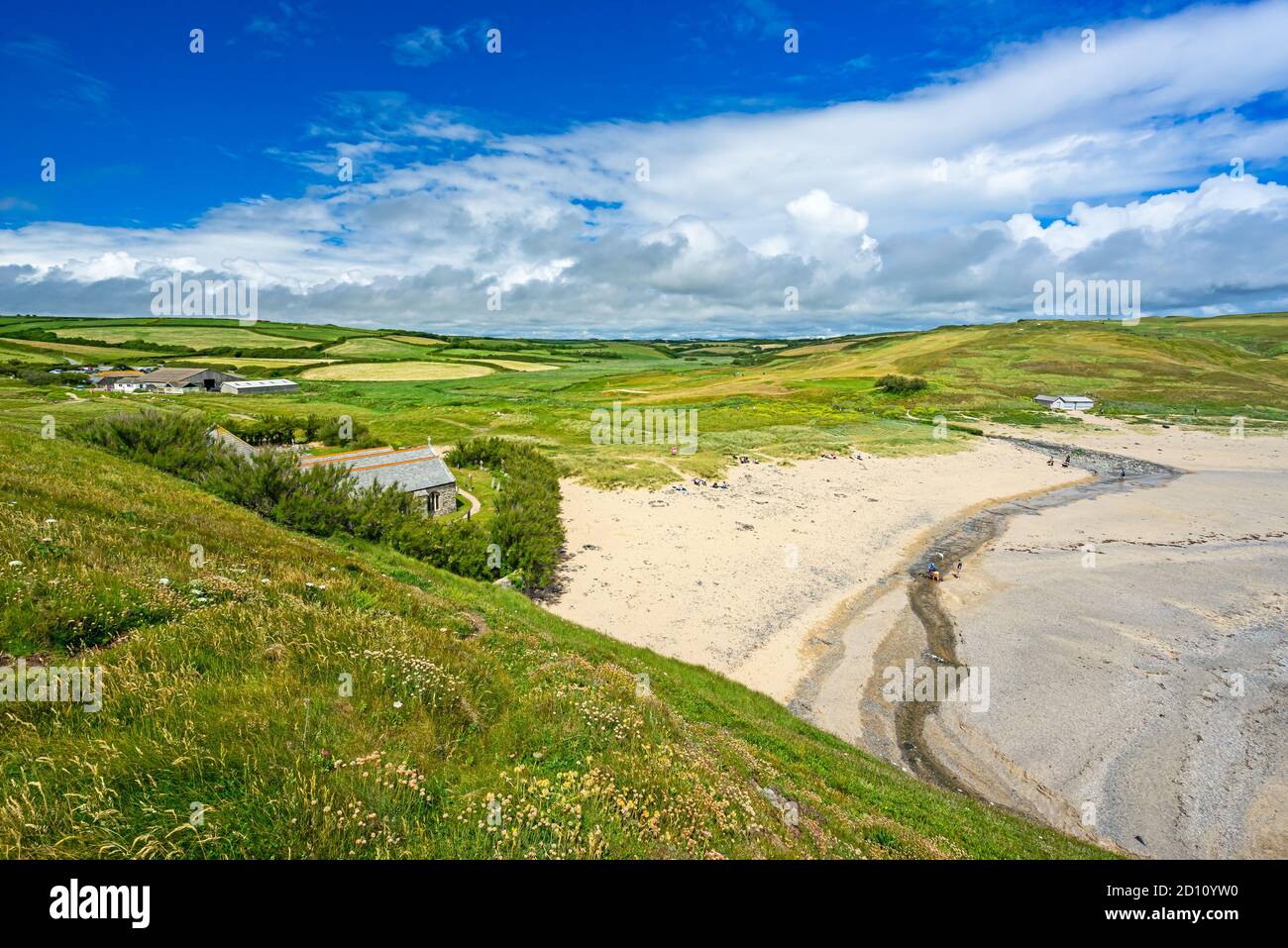 Blick auf Gunwalloe Church Cove Beach Cornwall England GB Europa Stockfoto