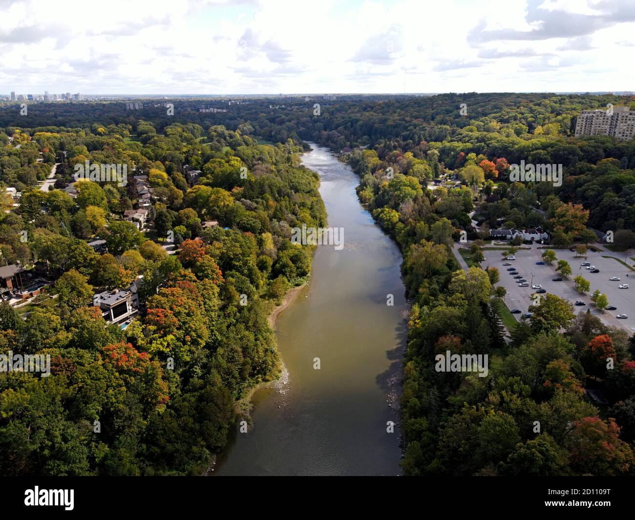 1. Oktober 2020, Springbank Park in London, Ontario, Kanada. Luftaufnahme mit Blick nach Westen Twards Byron. Luke Durda/Alamy Stockfoto