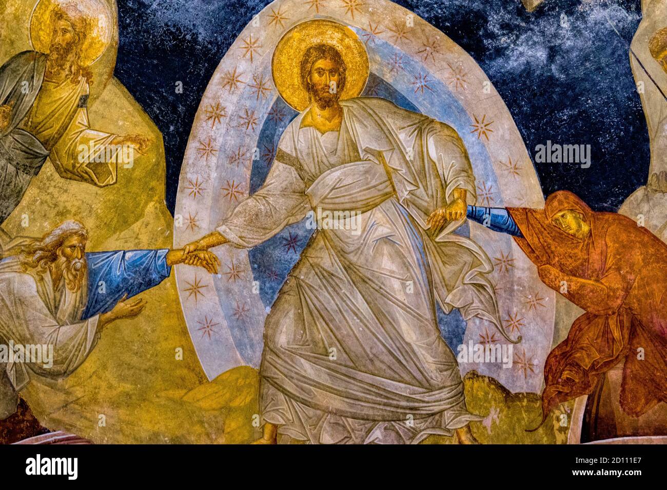 Christus gibt Adam und Eva die Hände und rettet sie vor der Hölle, ein byzantinisches Fresko in der Chora-Kirche in Istanbul, 11. Oktober 2013 Stockfoto