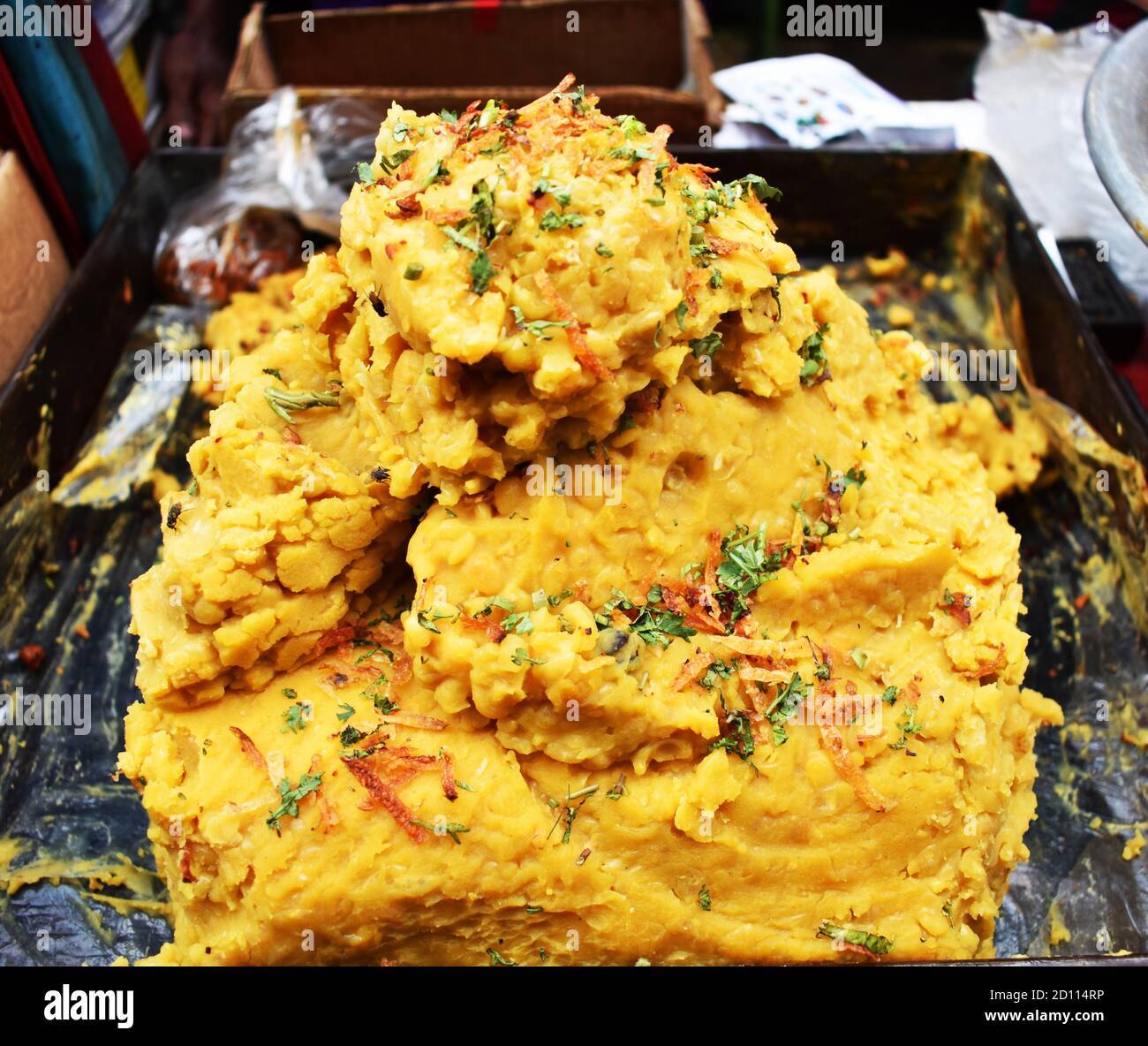 Kichererbsen köstliche berühmte Lebensmittel in alten Dhaka, Chickpea Samen sind reich an Protein, Street Junk Food Nahaufnahme Blick auf Indien Stockfoto