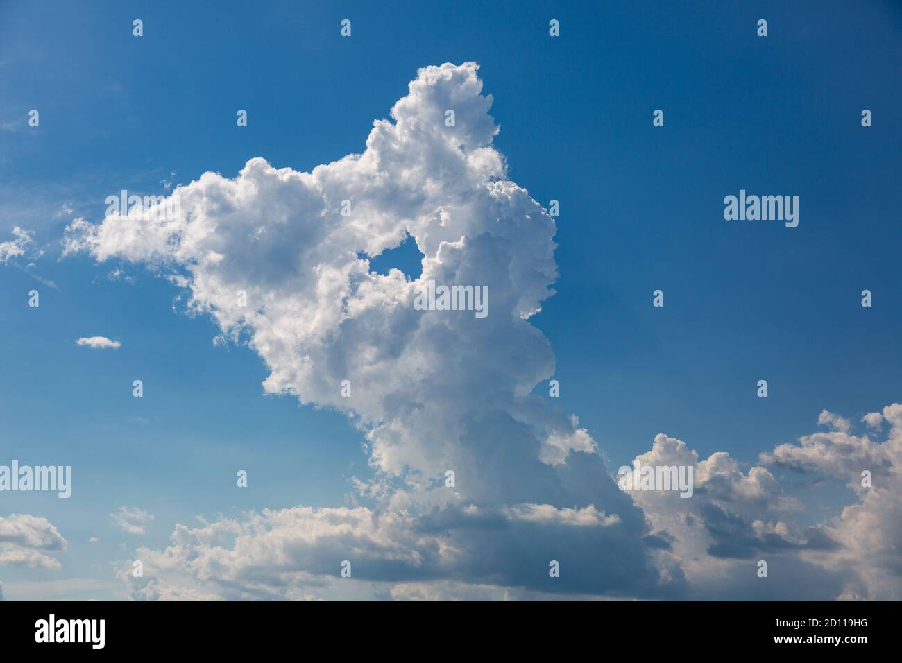 Eine Kumuluswolkenformation am Himmel über New Haven, Indiana, USA. Stockfoto