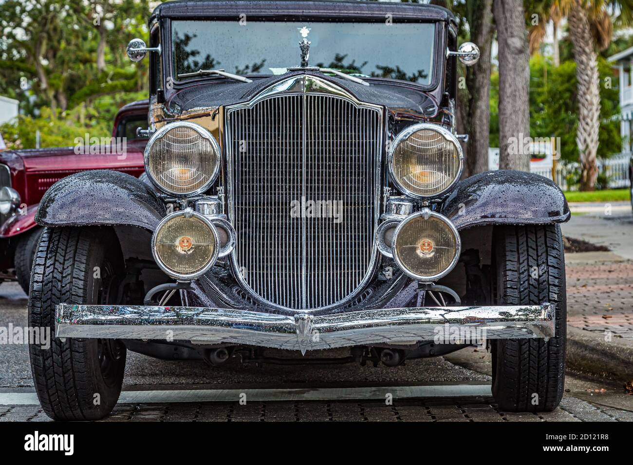 New Smyrna Beach, FL - 12. August 2017: 1932 Packard 900 Light 8 auf der Canal Street Car Show. Stockfoto