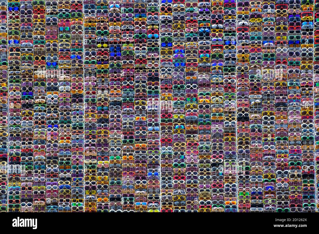 Verrückte Brillenwand Stockfoto