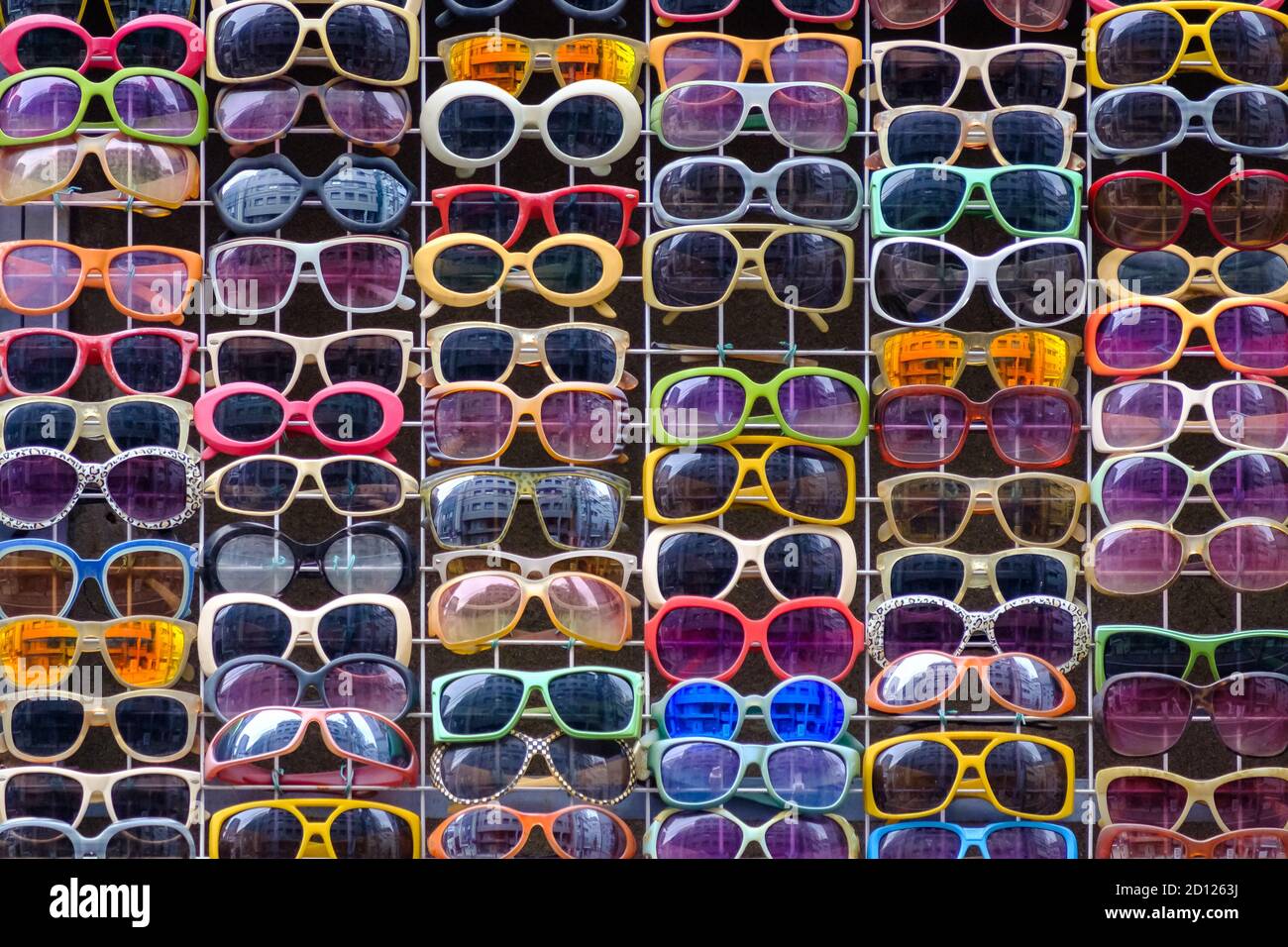 Verrückte Brillenwand Stockfoto