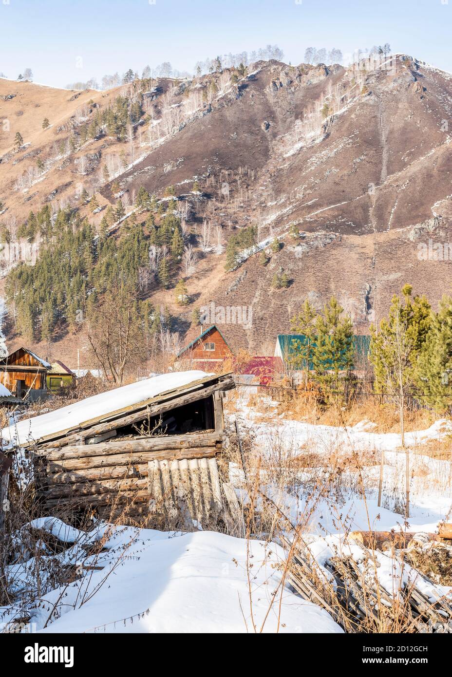 Dorf im Berg Altai, Russland Stockfoto