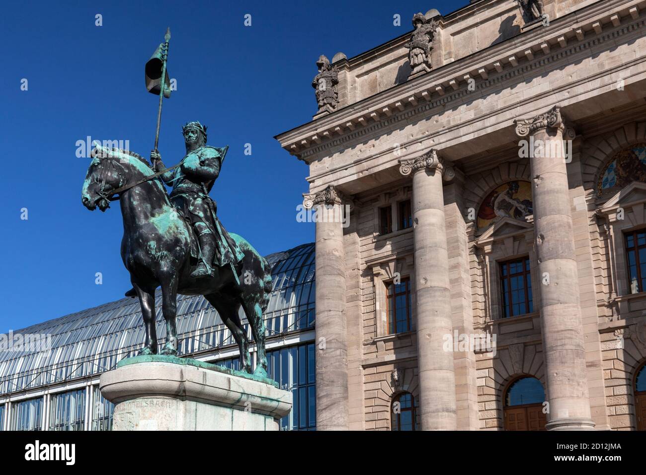 Geographie / Reisen, Deutschland, Bayern, München, Kuppelstruktur der Bayerischen Staatskanzlei, München, Additional-Rights-Clearance-Info-Not-available Stockfoto Geographie / Reisen, Deutschland, Bayern, München, Kuppelstruktur der Bayerischen Staatskanzlei, München, Additional-Rights-Clearance-Info-Not-available Stockfoto