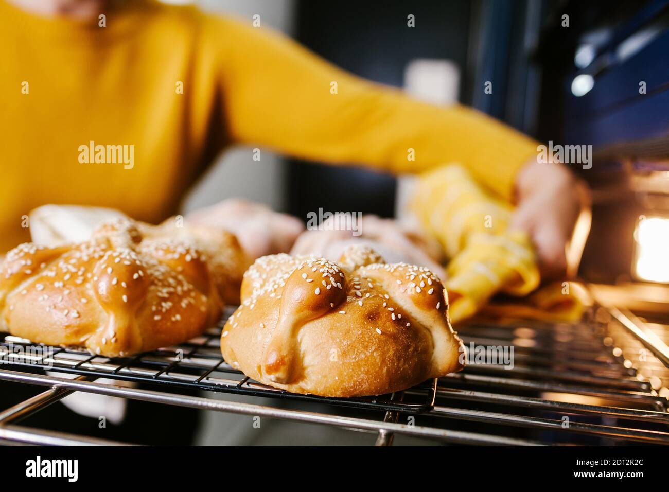 Mexikanisches Brot der Toten genannt Pan de muerto traditionell Aus Mexiko an halloween Stockfoto