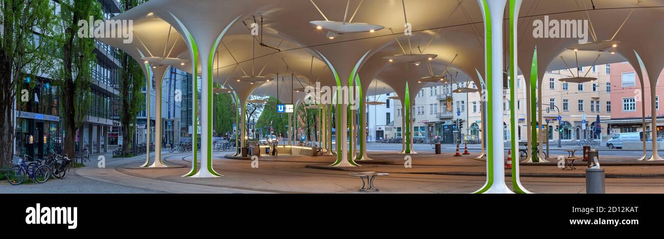 Geographie / Reisen, Deutschland, Bayern, München, Straßenbahn- und Bushaltestelle Münchener Freiheit, Schwabing, Additional-Rights-Clearance-Info-not-available Stockfoto