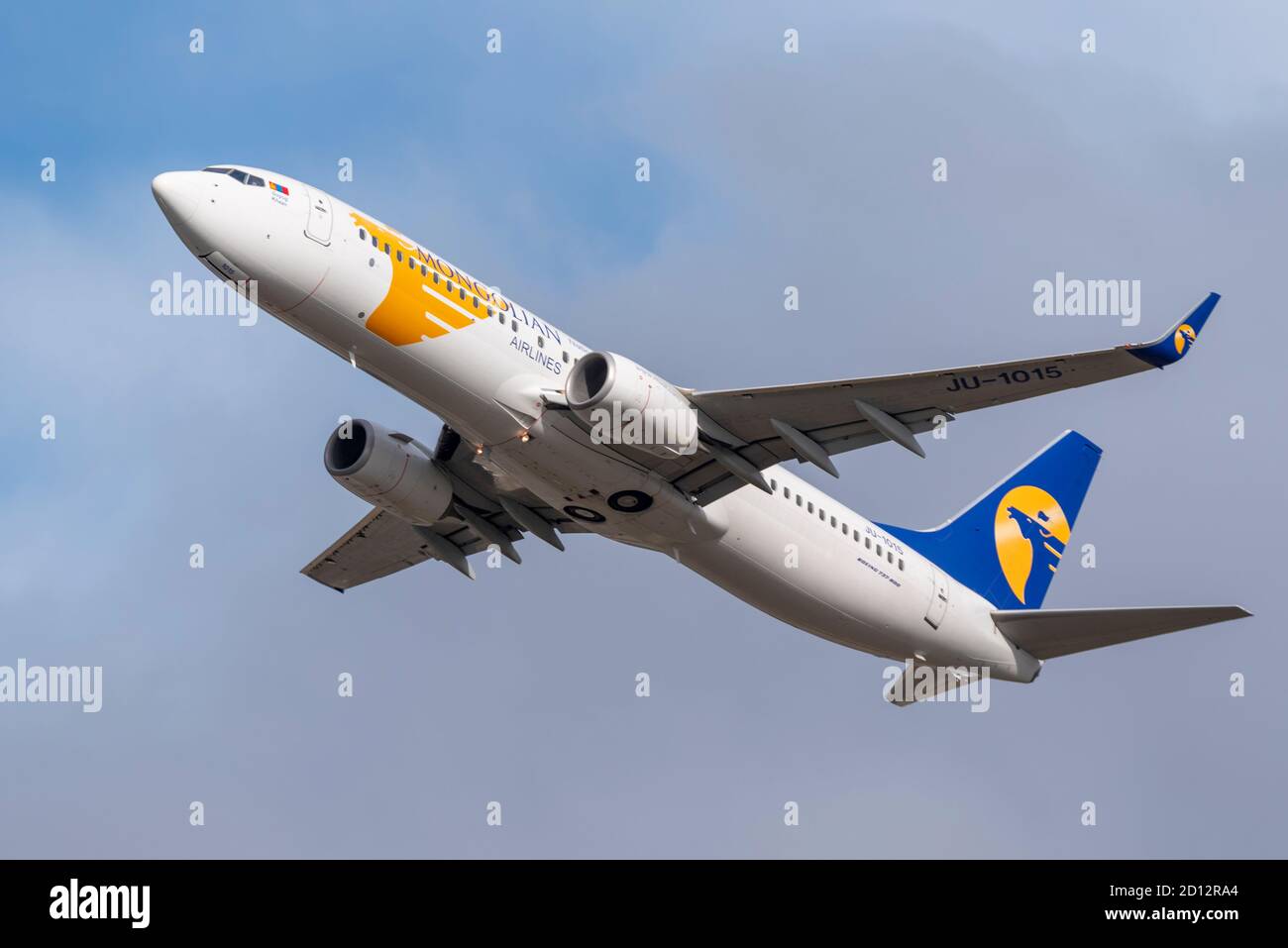 MIAT Mongolian Airlines Boeing 737-800 JU-1015 Abflug vom London Heathrow Airport, Großbritannien, als Flug OM7194 Richtung nur-Sultan, Kasachstan Stockfoto