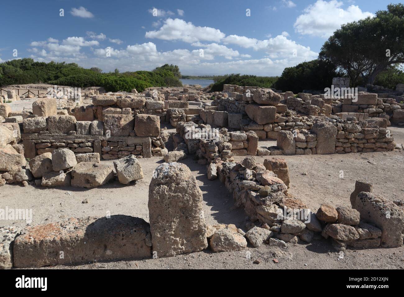 Überreste von Gebäuden, die die antike Stadt Motya on bilden Die Insel San Pantaleo Insel (Motzia) Sizilien Stockfoto