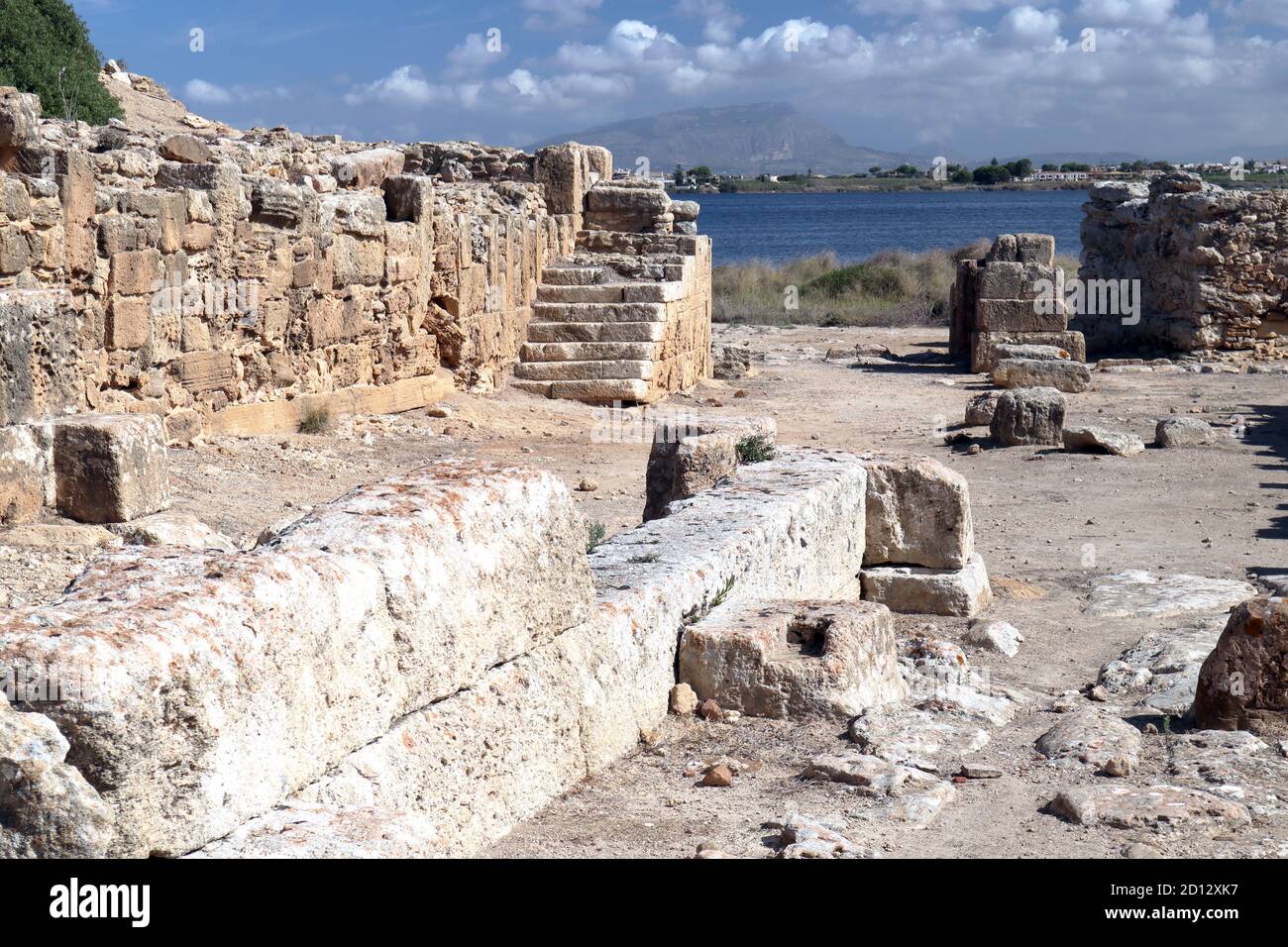 Überreste von Gebäuden, die die antike Stadt Motya on bilden Die Insel San Pantaleo Insel (Motzia) Sizilien Stockfoto