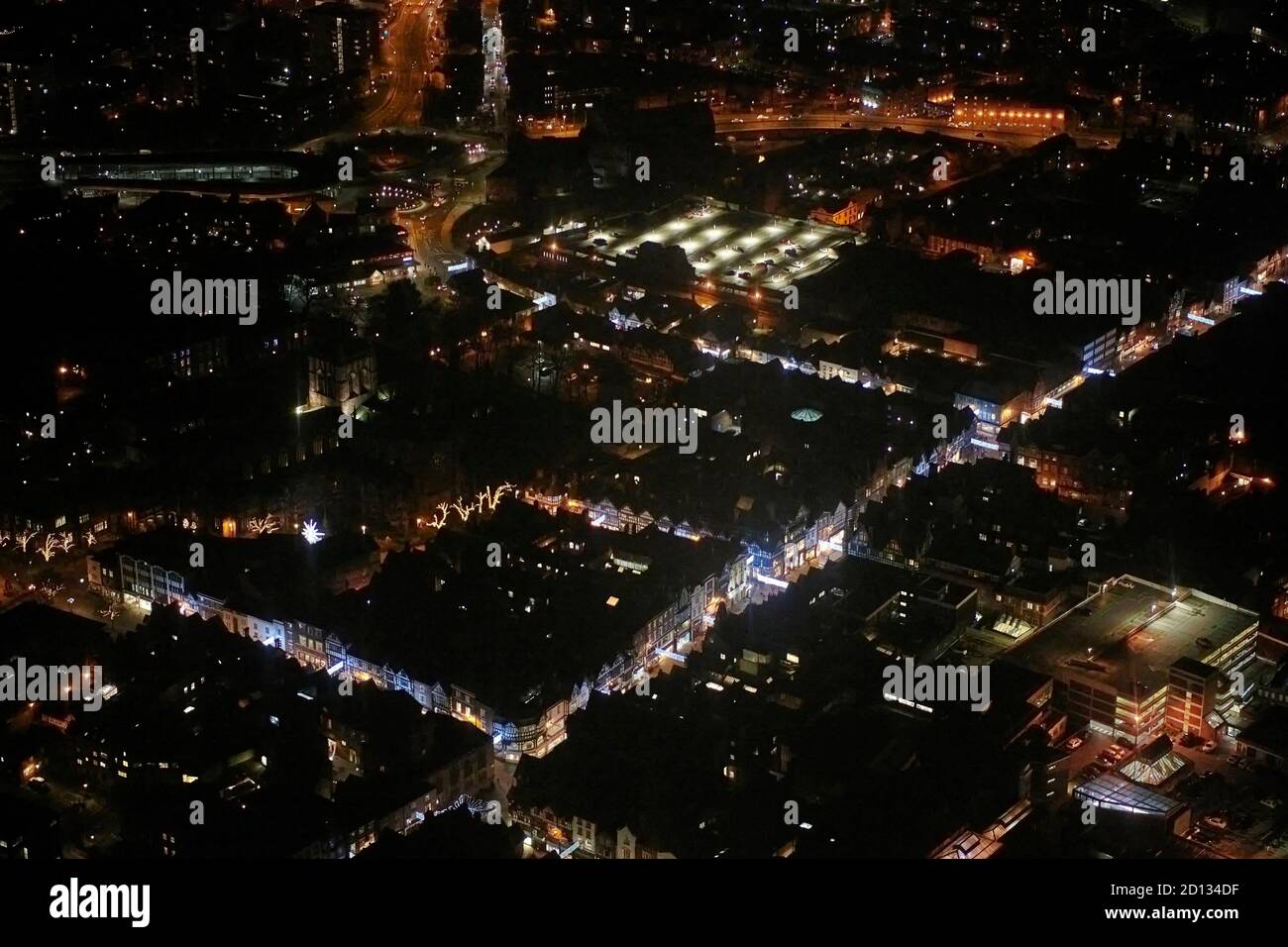 Luftaufnahmen bei Nacht, vom Stadtzentrum von Chester, Nordwestengland, Großbritannien Stockfoto