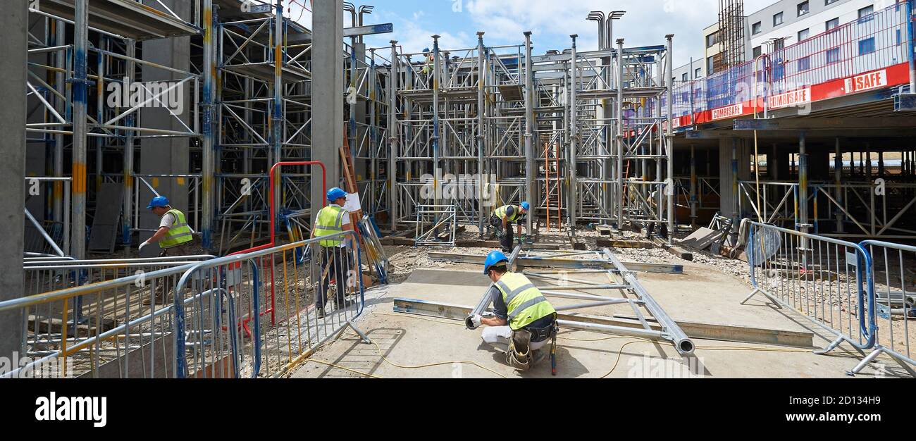 UK Bauindustrie bei der Arbeit - Gebäude Wohnungen, Nord-London Großbritannien Stockfoto