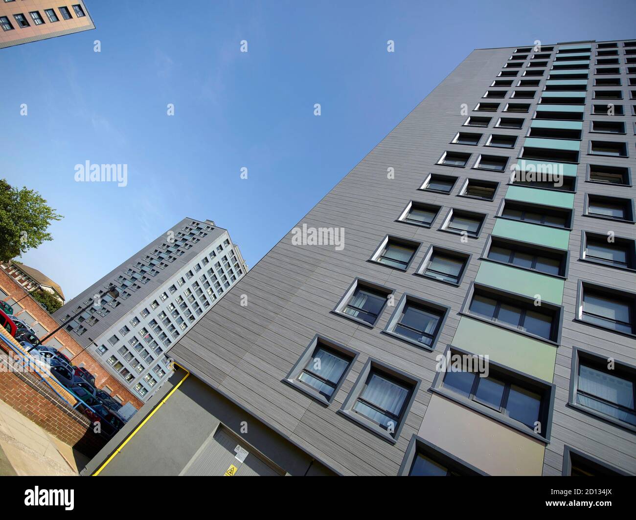 Neu verkleideter Wohnturm, Stockport, Nordwestengland, Großbritannien Stockfoto