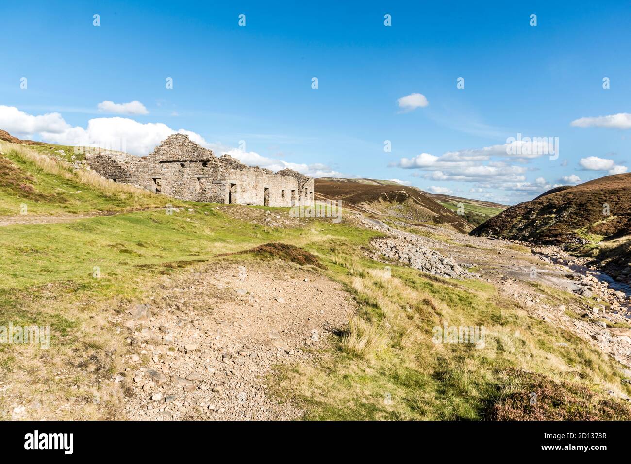 Dies sind die Ruinen der verlassenen Surrender Lead Mine Schmelze Mühle in Swaledale in der Nähe des Dorfes Gunnerside in den North Yorkshire Dales. Stockfoto