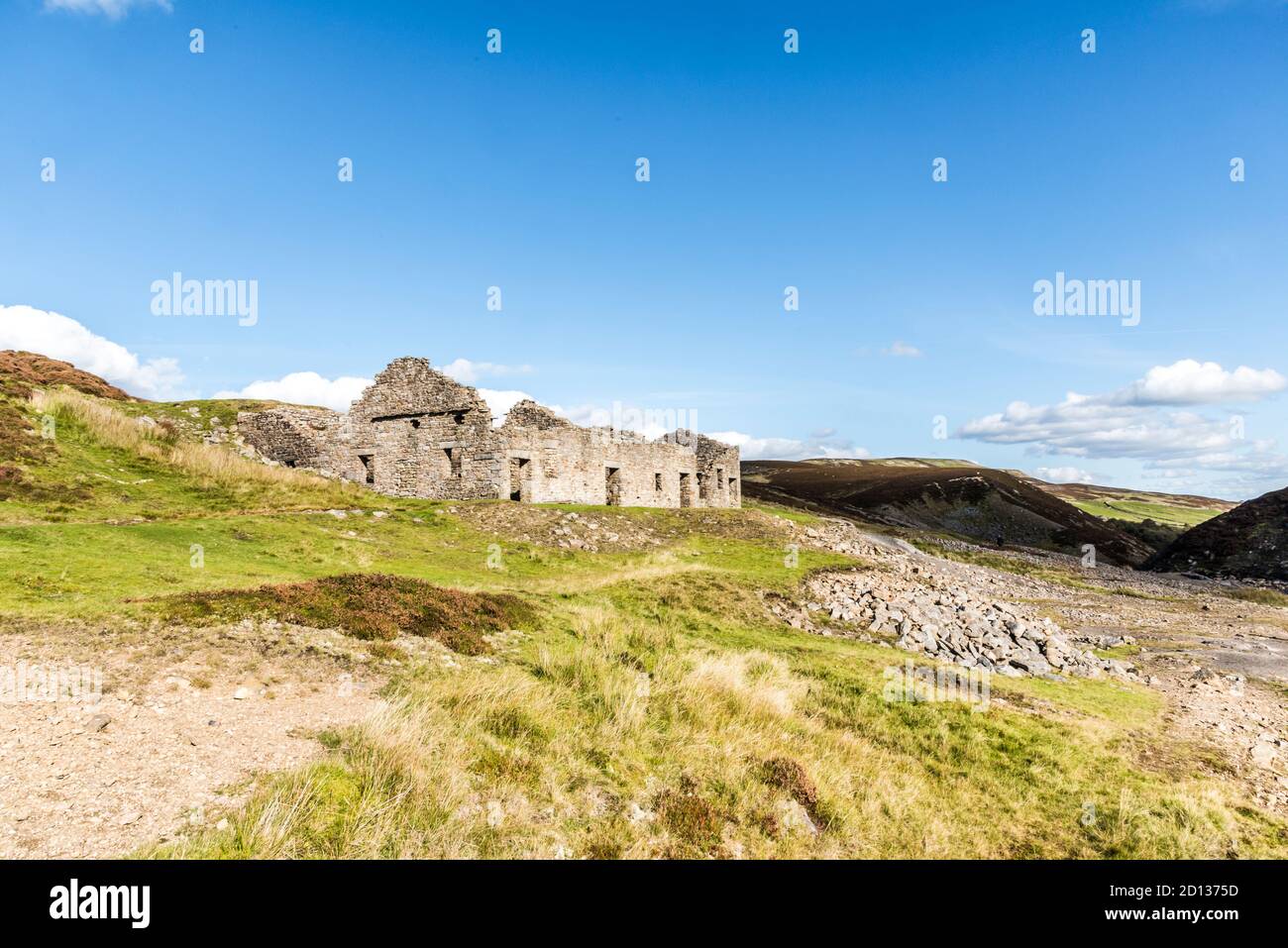 Dies sind die Ruinen der verlassenen Surrender Lead Mine Schmelze Mühle in Swaledale in der Nähe des Dorfes Gunnerside in den North Yorkshire Dales. Stockfoto