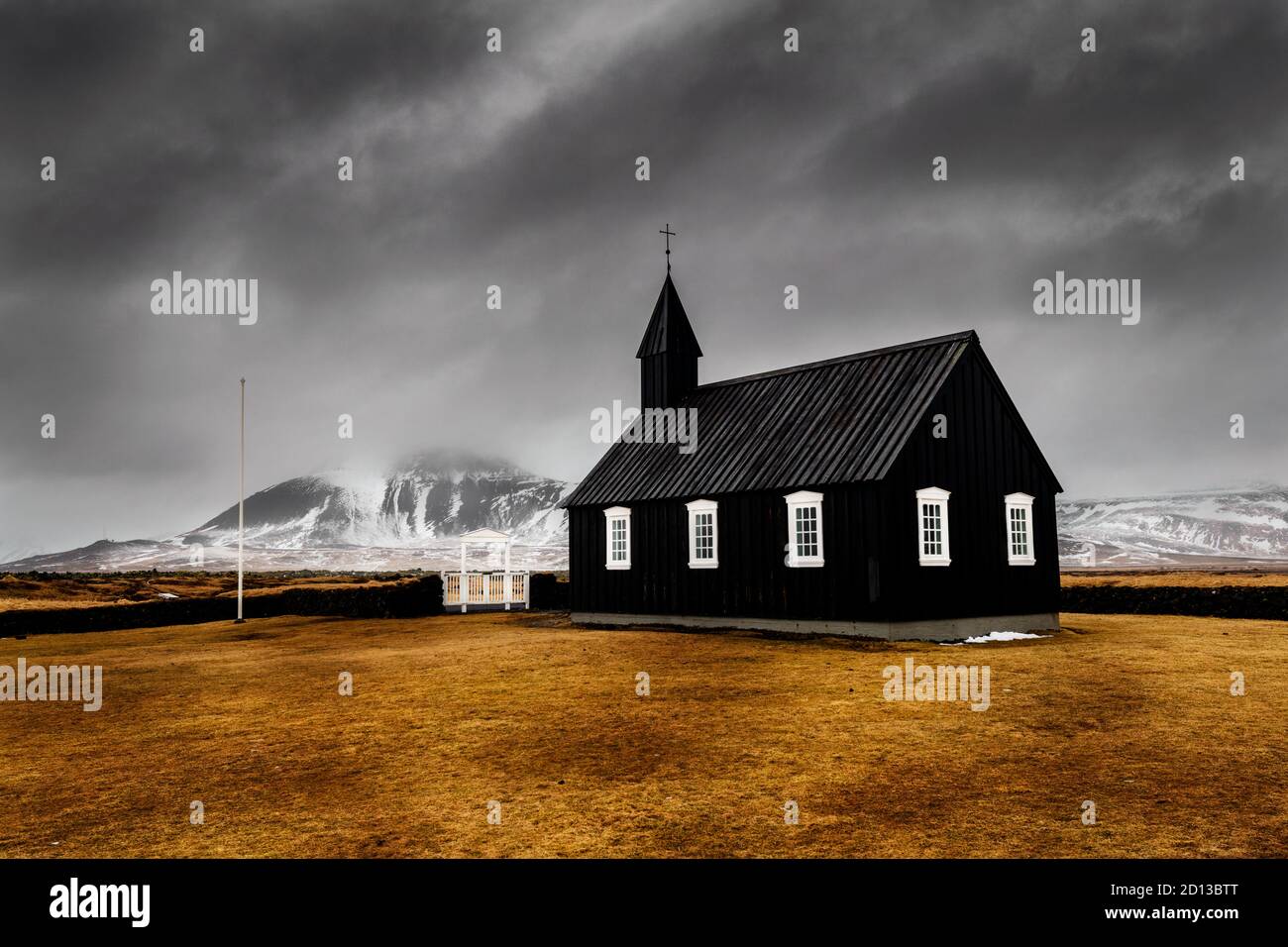 Berühmte schwarze Kirche von Búðakirkja auf der Halbinsel Snæfellsnes. Stockfoto Berühmte schwarze Kirche von Búðakirkja auf der Halbinsel Snæfellsnes. Stockfoto