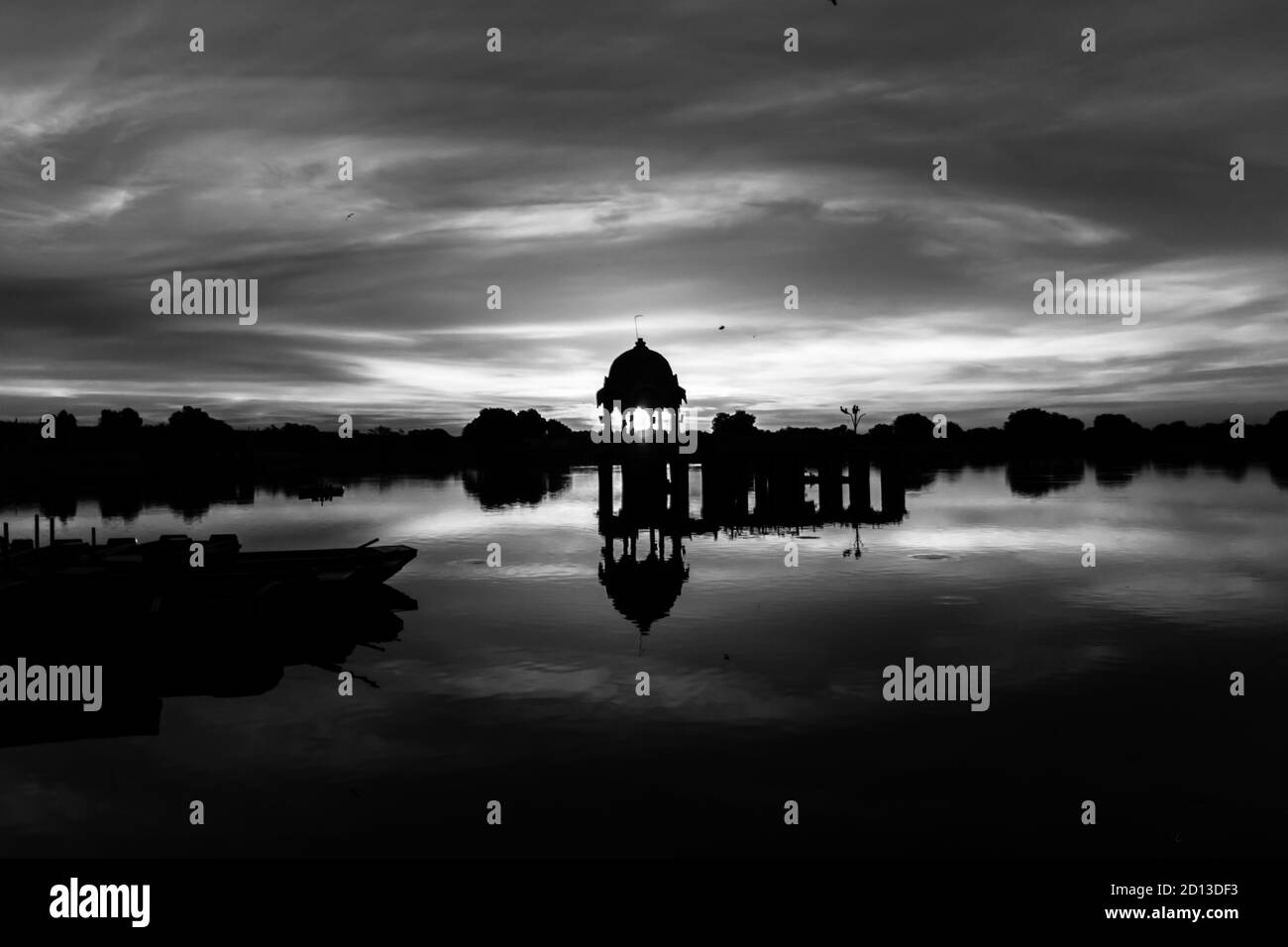 Gadsisar Sagar See in Jaisalmer Rajasthan, schöne Aussicht auf Sonnenaufgang am Gadsisar Sagar See von Rajasthan Indien Stockfoto