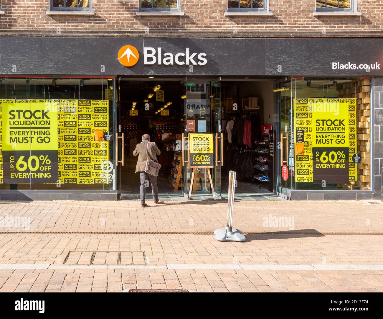 Stock Liquidation alles muss Store Verkauf gehen, Blacks Shop in Newbury, Berkshire, England, Großbritannien Stockfoto